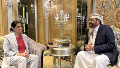 السفيرة البريطانية لدى اليمن عبدة شريف في لقاء نائب المجلس الرئاسي الشيخ سلطان العرادة