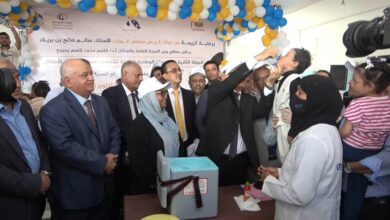 وزيرة الصحة العامة والسكان يدشن حملة ضد مرض شلل الأطفال