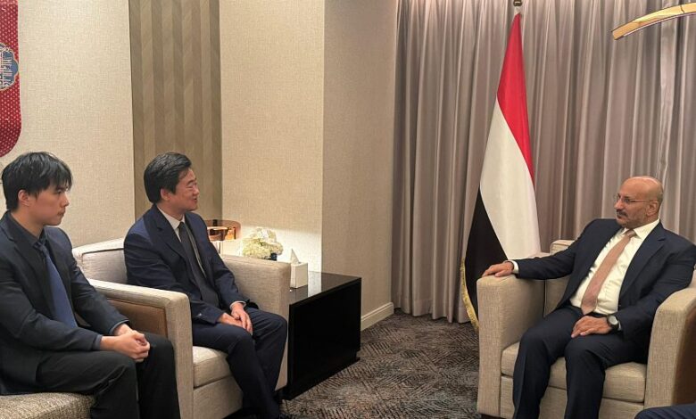 طارق صالح مع القائم بأعمال السفير الصيني