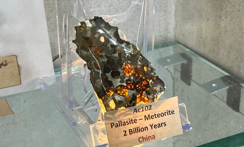 قطعة من نيزك يقدر عمرها ملياري سنة - الجزيرة