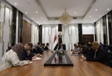 محافظ حضرموت مع وفد من مكتب المبعوث