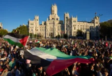 مظاهرات حاشدة في مدريد للمطالبة بوقف الإبادة الإسرائيلية في قطاع غزة (أسوشيتد برس)