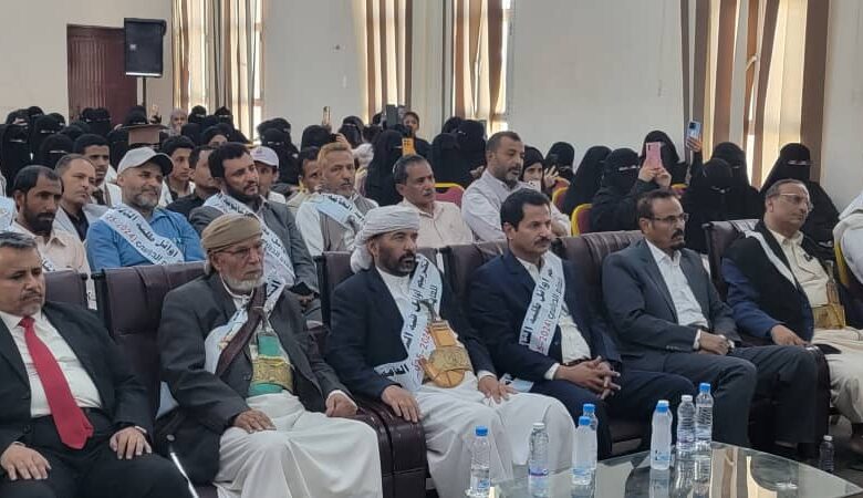 نائب وزير التربية والتعليم يكرم اوائل محافظة مأرب