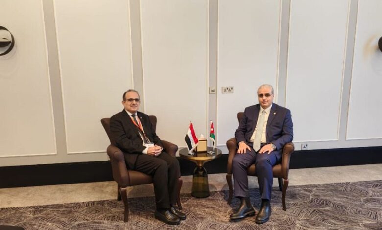 وزبر الصحة مع نظيره الاردني