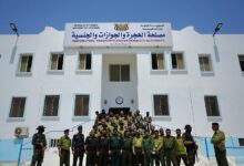 وزير الداخلية يطلع على سير العمل بفرع الهجرة والجوازات والمركز الشرطي النموذجي بالمكلا