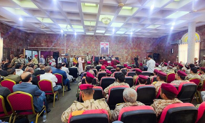 وزير الدفاع في تعز - اجتماع