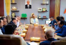 محافظ عدن يشدّد على "النزولات الميدانية المكثفة" لضبط المتلاعبين بالأسعار وحماية المستهلك