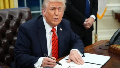 ترامب يوقع قانونًا لإنهاء الإغلاق الحكومي، مطويًا صفحة أطول أزمة تمويل في تاريخ البلاد