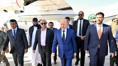 الرئيس العليمي وبن بريك يعودان الى عدن