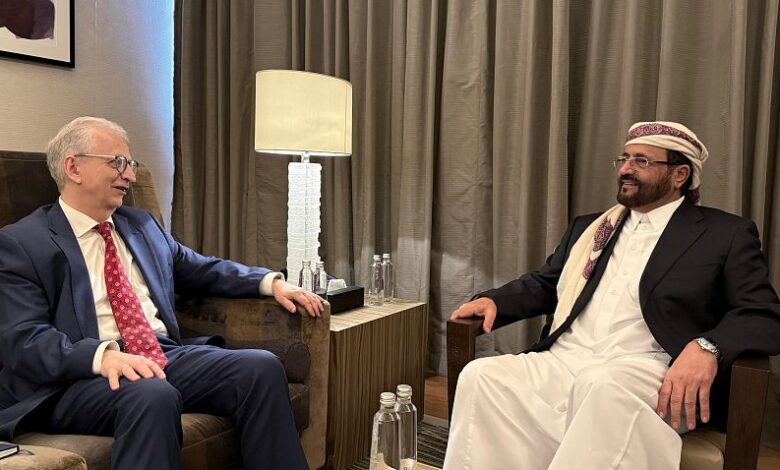 اللواء سلطان العرادة مع السفير الألماني