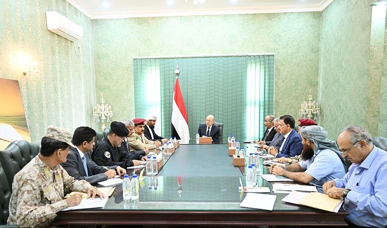 رئيس مجلس القيادة يرأس اجتماعا للجنة الأمنية العليا