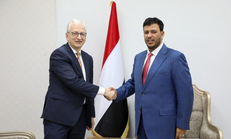 عبدالله العليمي مع السفير الالماني