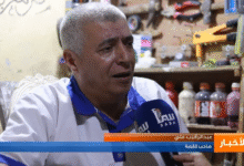 فنان من تعز يجسد تراث مدينته في معمل صغير رغم ظروف الحرب