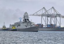 سفينة عسكرية هندية تصل عدن حاملة إمدادات طبية حيوية