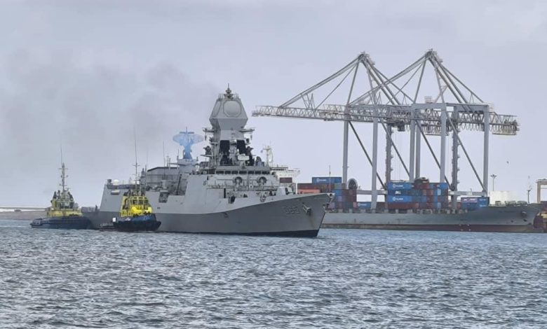 سفينة عسكرية هندية تصل عدن حاملة إمدادات طبية حيوية