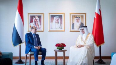 وزير الخارجية مع وزير الخارجية البحريني