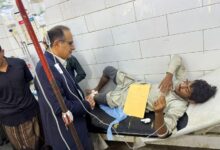 وزير الصحة يزور مصابي حادث ابين