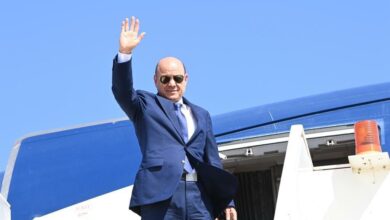 الرئيس العليمي يغادر عدن لإجراء مشاورات حول تطورات الأوضاع الوطنية