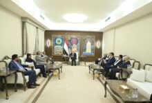 الرئيس العليمي والوفد الحكومي المفاوض المعني بملف المحتجزين