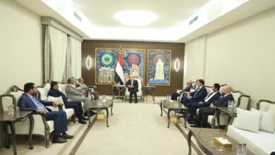 الرئيس العليمي والوفد الحكومي المفاوض المعني بملف المحتجزين