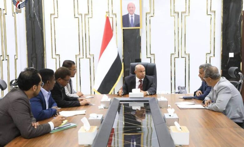 الخنبشي يرأس اجتماعاً لقيادة السلطة التنفيذية بالمحافظة