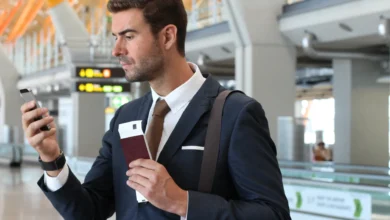 دليل الصحفي للأمن الرقمي: كيف تحمي بياناتك وحريتك أثناء السفر؟