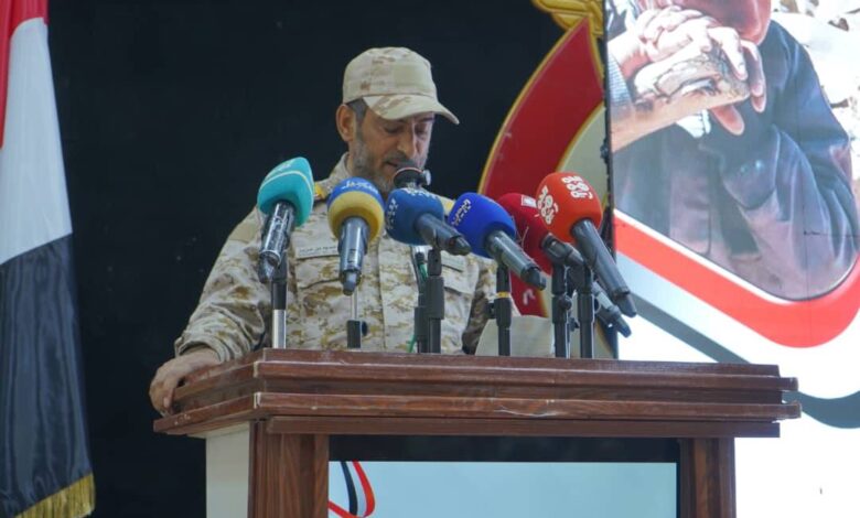 رئيس الأركان يشيد ببطولات وتضحيات قبيلة أرحب في الدفاع عن الجمهورية