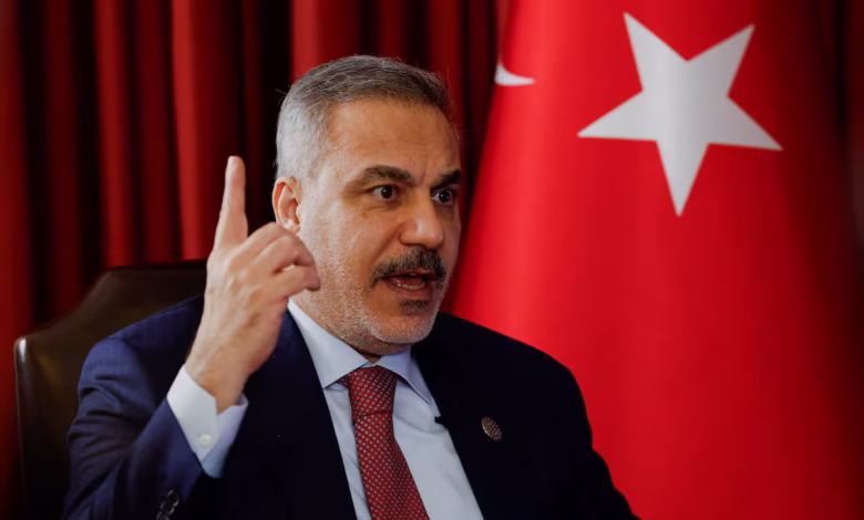 وزير الخارجية التركي هاكان فيدان يتحدث خلال مقابلة مع وكالة رويترز على هامش منتدى الدوحة