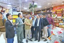 وزير الصناعة يتفقد مكتب الوزارة في مأرب وينفذ زيارة ميدانية للرقابة على الأسواق