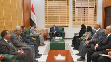 الخنبشي يناقش مع وزير الثقافة والسياحة سبل تنشيط القطاع السياحي وتعزيز الحراك الثقافي في حضرموت