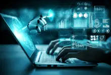 هجمات "صفر نقرة" تتيح اختراق الأجهزة دون الحاجة إلى الضغط على إعلان أو فتح رابط مشبوه (شترستوك)